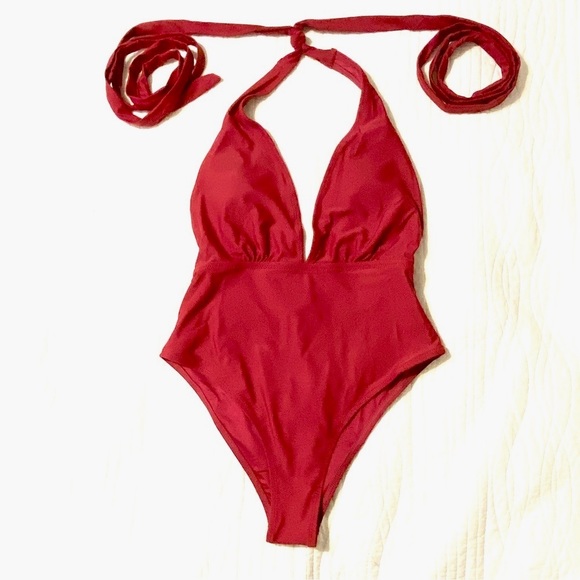 CUPSHE Deep V-Neck One-Piece Swimsuit - Picture 4 of 11